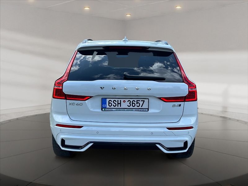Volvo XC60 2,0 B4 D Plus Dark AWD AT - fotka 5 z 11