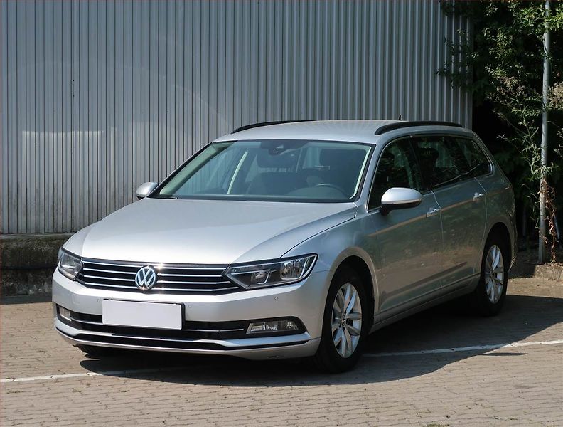 Volkswagen Passat (2019) 2.0 TDI, Navi, Tempomat - fotka 2 z 20