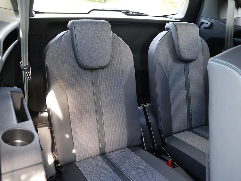 Peugeot 5008 1,2 PT Aut. Allure 7-Míst DPH - fotka 14 z 39