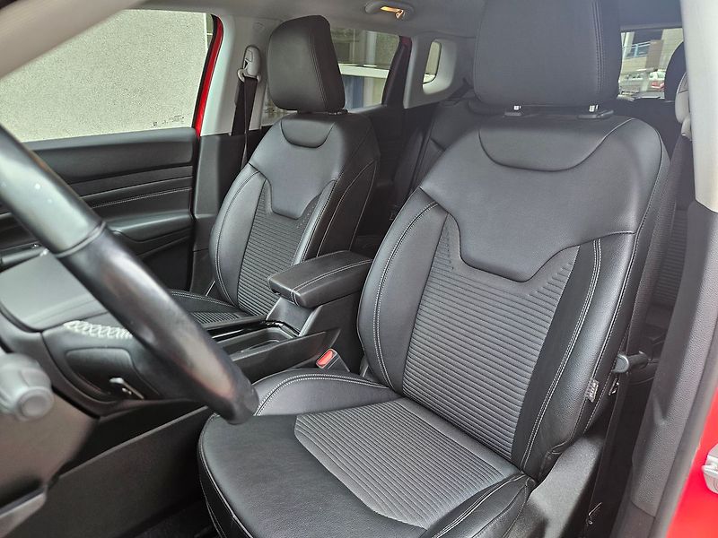 Jeep Compass 1.3 T4 96kw, Limited, 1.maj. - fotka 12 z 35