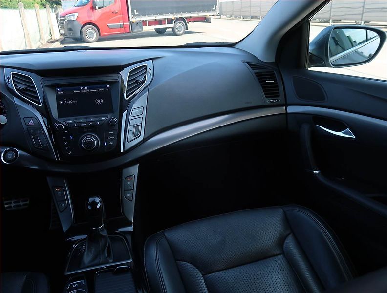 Hyundai i40 (2018) Premium 1.7 CRDi, Automat - fotka 8 z 23