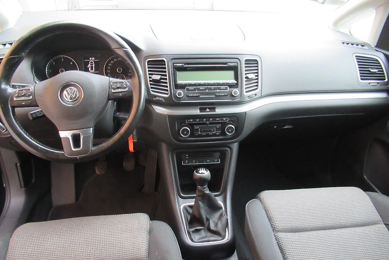 Volkswagen Sharan 2.0 TDi AUT. KLIMA TAŽNÉ 2.2 t - fotka 11 z 20