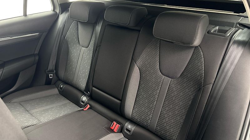 Škoda Octavia 2.0 TDI DSG Style Combi - fotka 16 z 27
