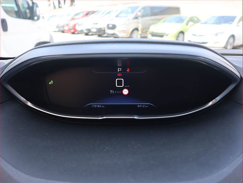 Peugeot 3008 (2018) 1.6 BlueHDi, Automat - fotka 11 z 20