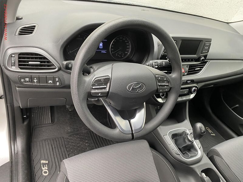 Hyundai i30 (2019) 1.4 CVVT, ČR, AC, park.asist - fotka 12 z 17
