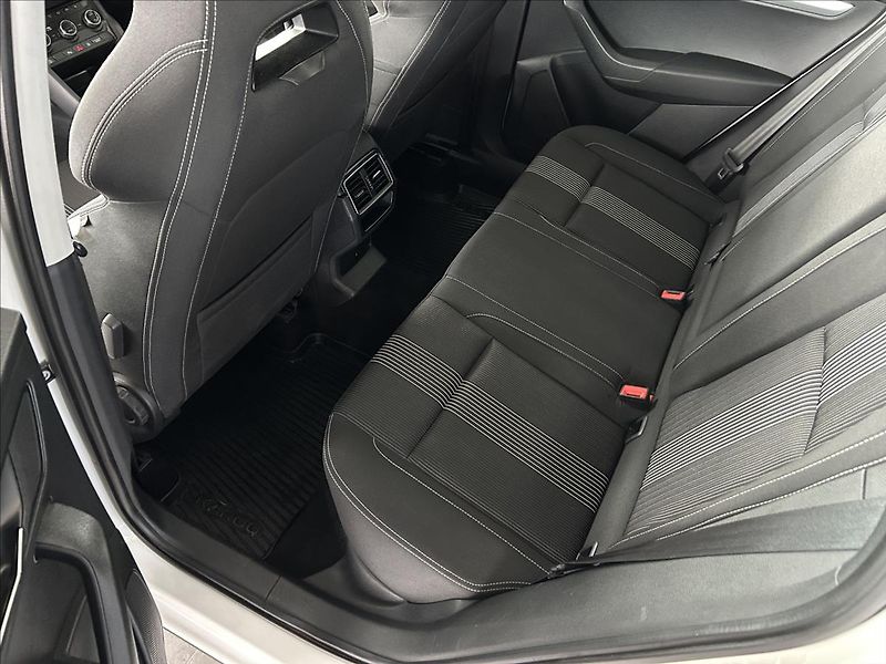 Škoda Karoq 2,0   TDI 110kW,4x4,TAŽNÉ,ČR - fotka 26 z 30