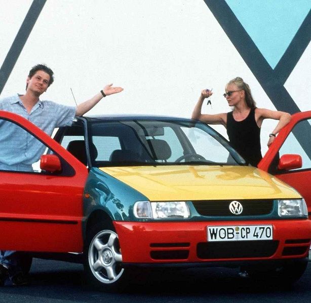 Tohle barevné auto dodnes vzbuzuje na silnici rozruch, tvrdí jeho majitelé.