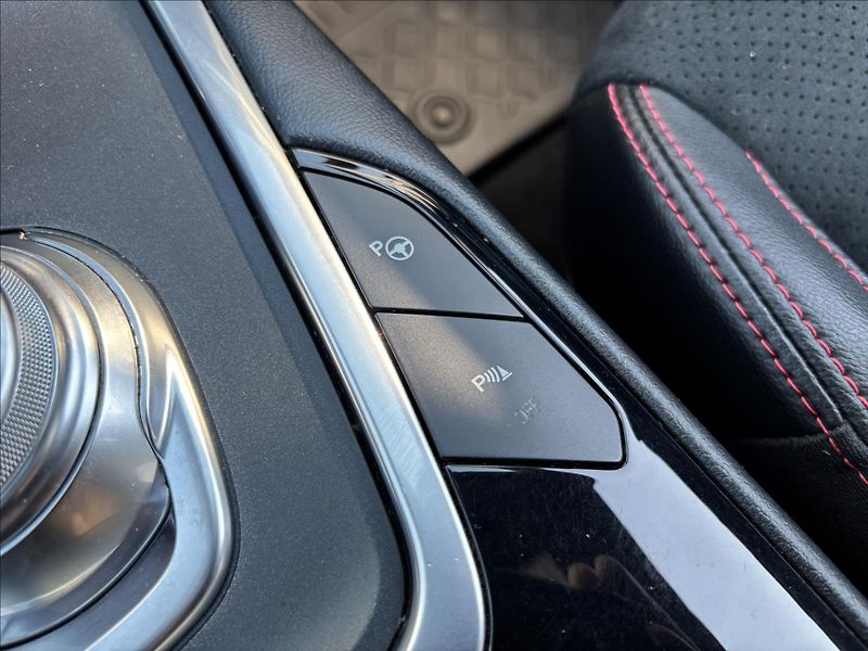 Ford S-MAX 2,5 HEV ST-Line 140kW - fotka 41 z 55