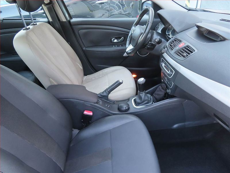 Renault Fluence (2010) 1.6 16V, po STK, servisované - fotka 9 z 17