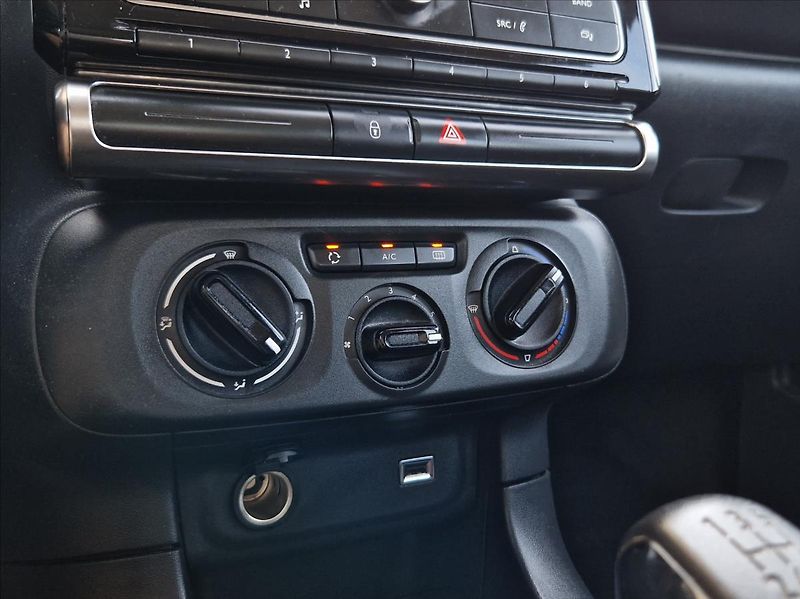 Citroën C3 1,2 i 61kW TEMPO AC KLIMA - fotka 22 z 31