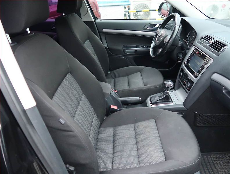 Škoda Octavia (2011) Elegance 1.6 TDI, Automat - fotka 9 z 17