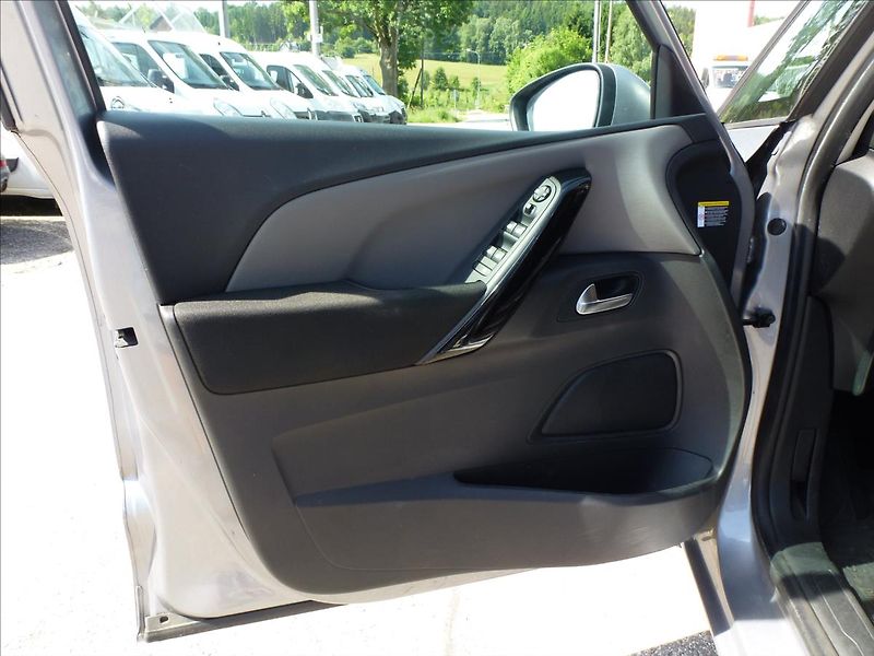 Citroën C4 Picasso 1,2 PureTech 130 6AUT  SpaceTo - fotka 17 z 54