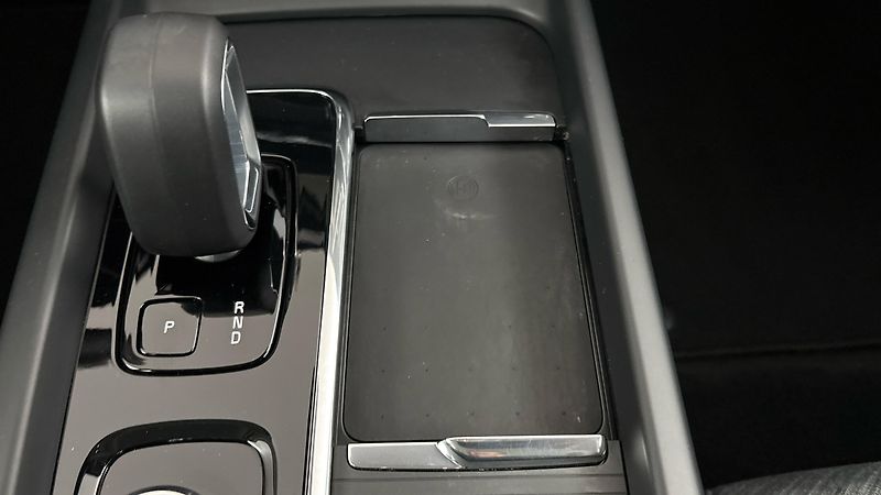 Volvo XC60 2.0 B4 AUT AWD Core - fotka 25 z 28
