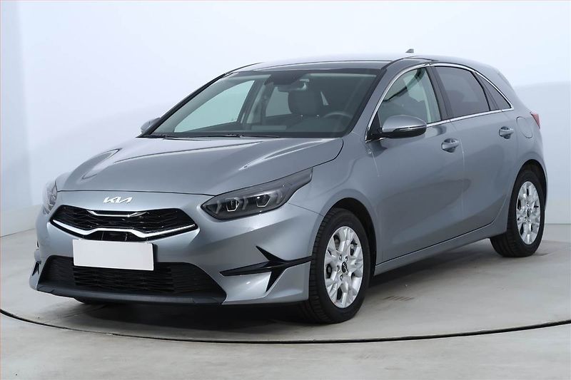 Kia Ceed (2021) 1.5 T-GDI - fotka 2 z 21