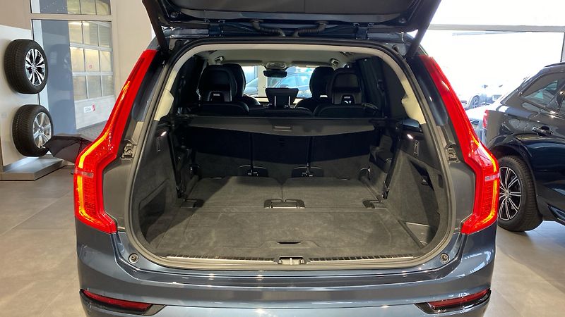 Volvo XC90 PLUS BRIGHT, B5 AWD, 173+10 kW - fotka 12 z 38