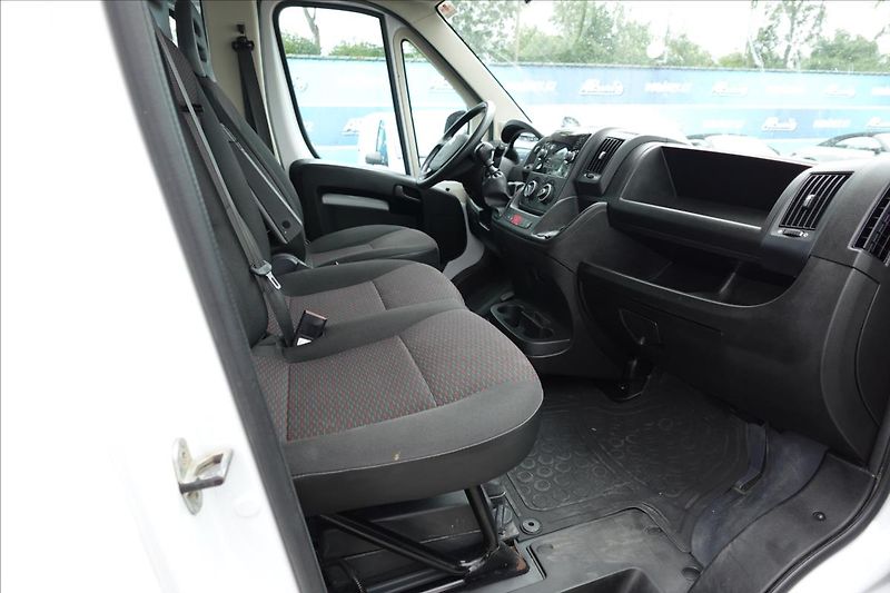 Citroën Jumper 2,2 HDI  VALNÍK 7 MÍST KLIMATI - fotka 15 z 34