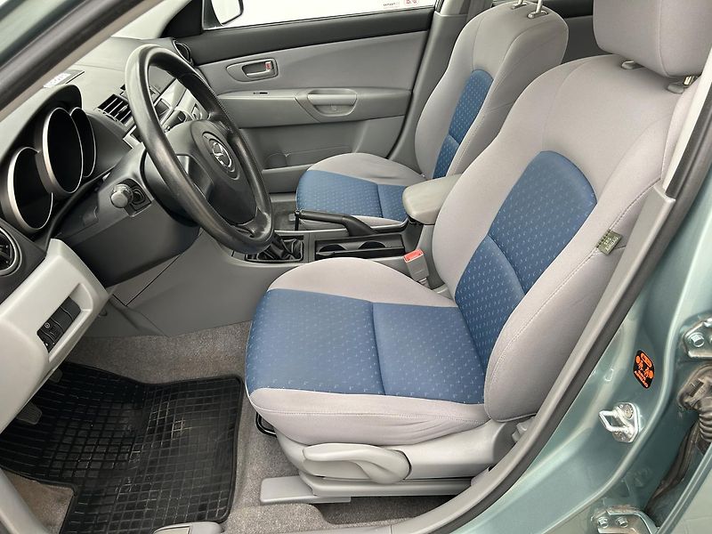 Mazda 3 1.6 i . - fotka 10 z 22
