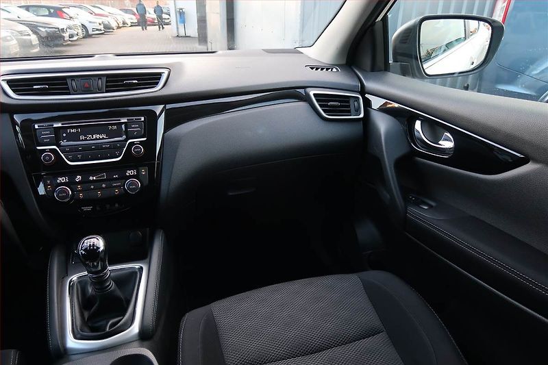 Nissan Qashqai (2017) 1.2 DIG-T, ČR,1.maj - fotka 8 z 17