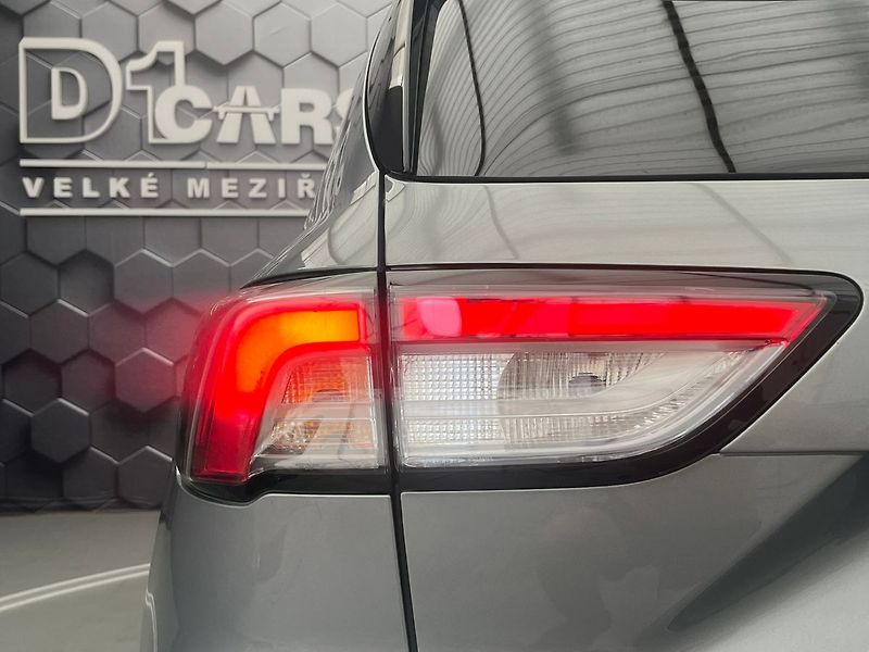 Ford Kuga 2.5 Duratec HEV 4x4 TITANIUM - fotka 42 z 56