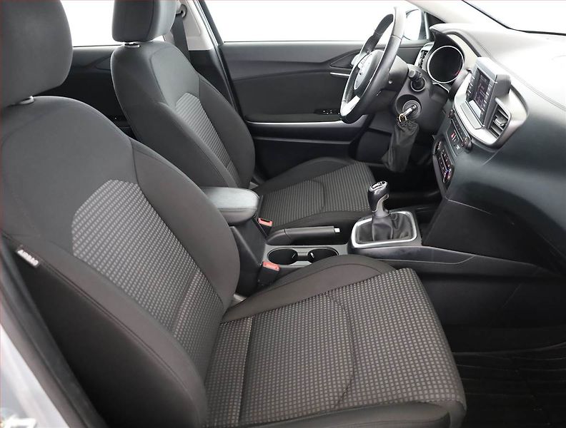 Kia Ceed (2020) 1.4 CVVT, Serv.kniha, Tempomat - fotka 7 z 17
