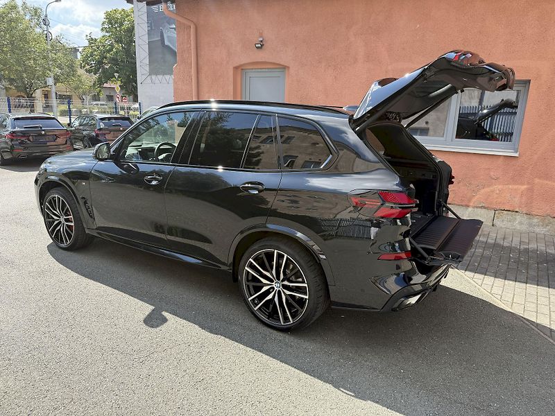 BMW X5 xDrive40d M-PRO Individual AIR - fotka 41 z 53