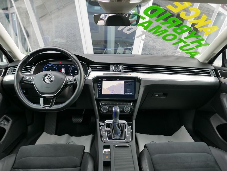 Volkswagen Passat 1,4 TSI GTE REZERVACE - fotka 29 z 44
