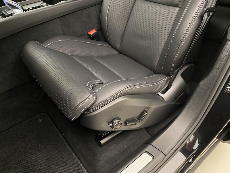 Volvo XC60 T6 AWD RECHARGE BLACK EDITION - fotka 25 z 61