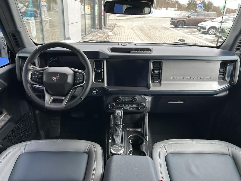 Ford Bronco 2.7 EcoBoost 246kW OUTER BANKS - fotka 10 z 32