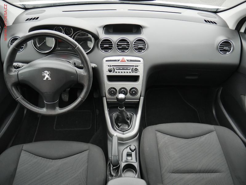 Peugeot 308 (2013) 1.6 HDi, AC, panor - fotka 8 z 18