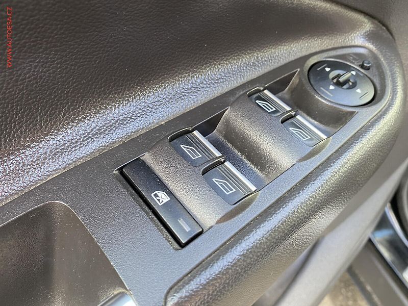 Ford Kuga (2015) 2.0 TDCi, Titanium, navi, TZ - fotka 13 z 16