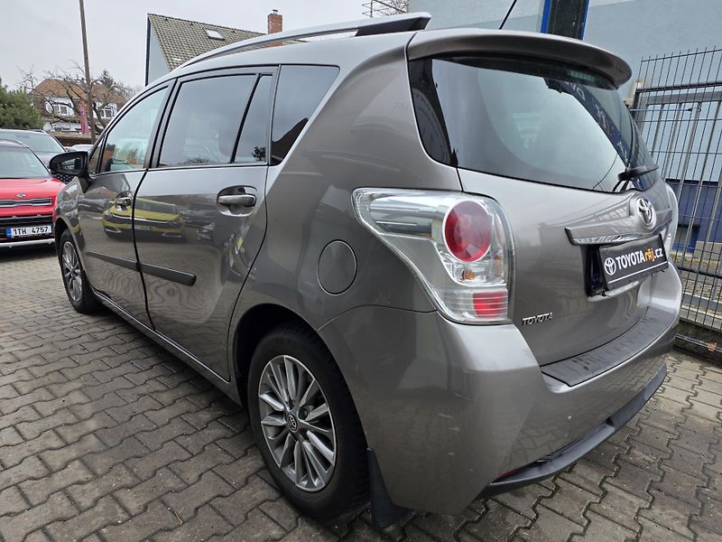 Toyota Verso 1.6-NÍZKÁ SPOTŘEBA-NAVI-KAMERA - fotka 7 z 15