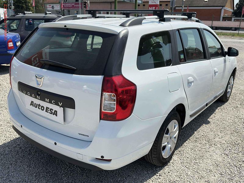 Dacia Logan (2017) 1.2 i, 1.maj,ČR, AC, park - fotka 4 z 15
