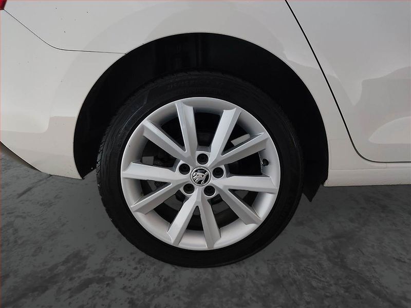 Škoda Rapid (2014) Ambition 1.2 TSI, Tempomat - fotka 15 z 17