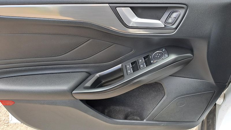 Ford Focus 1.5 EcoBlue Titanium Automat - fotka 19 z 27