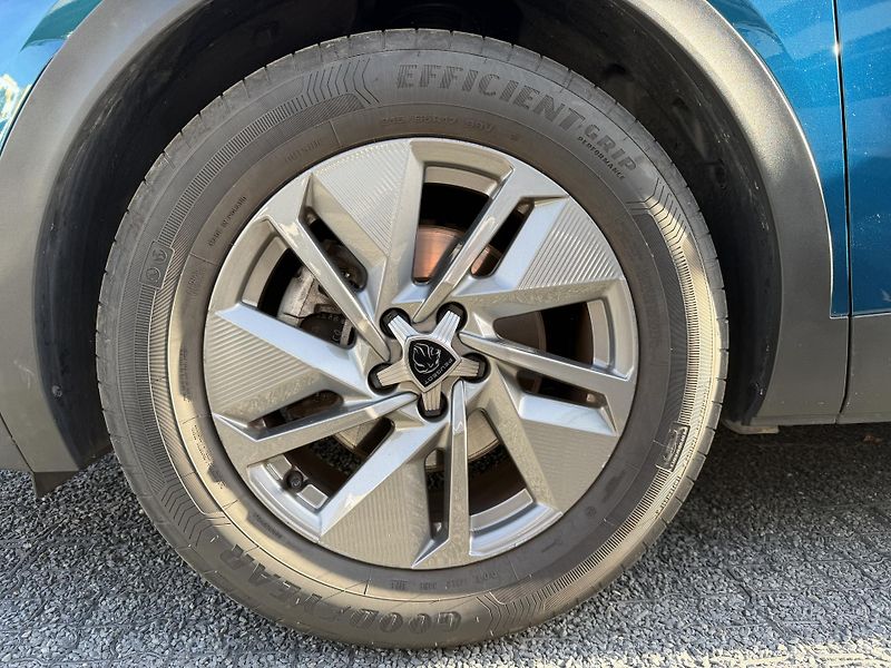 Peugeot 408 (2024) ALLURE PureTech 130k EAT8 - fotka 13 z 42