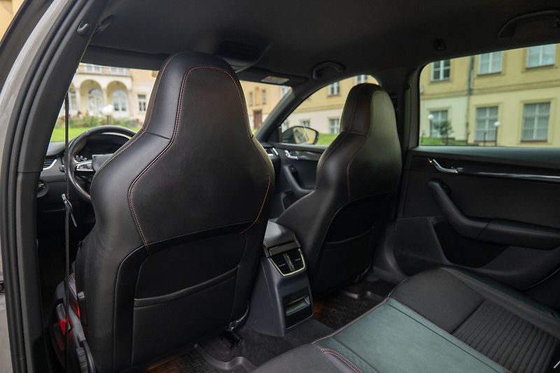 Škoda Octavia 2.0 TDI 135 kW RS Tažné - fotka 19 z 36