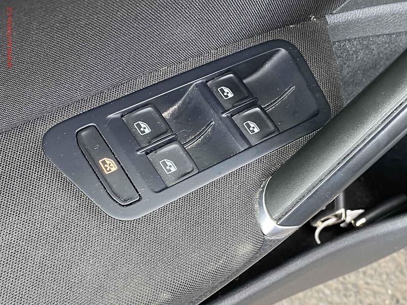 Volkswagen Golf (2018) 1.5 TSi, Join, panor - fotka 12 z 19
