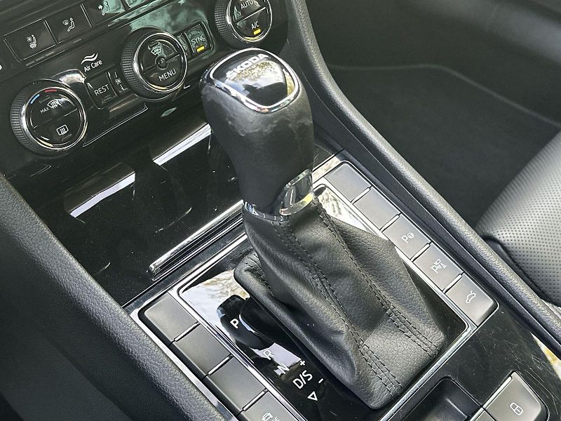 Škoda Superb (2023) Combi 2.0 TDI DSG L&K - fotka 17 z 39
