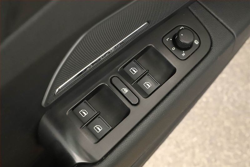 Škoda Superb (2011) Elegance 3.6 FSI V6, 4X4 - fotka 13 z 19
