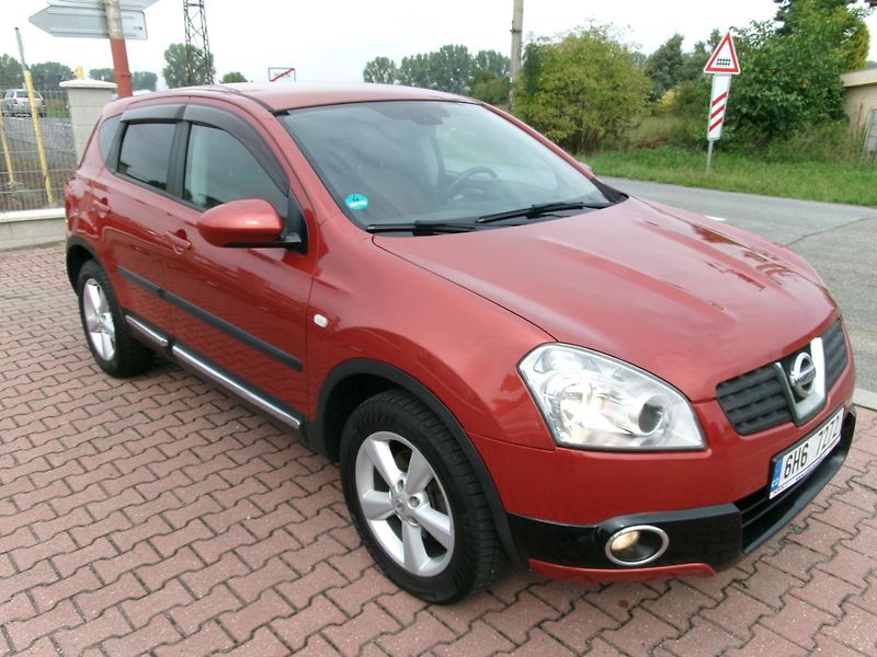 Nissan Qashqai (2007) 2,0i 4WD ALU AC TAŽNÉ BT TEMP - fotka 9 z 29