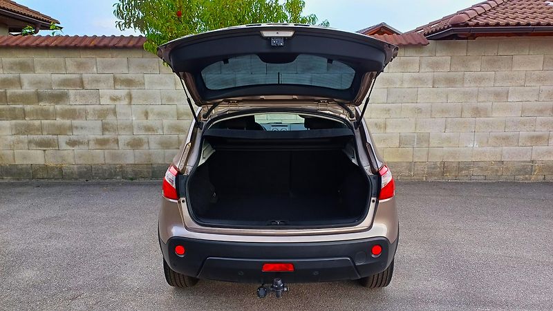 Nissan Qashqai QASHQAI 1.6 86kW-1.maj-ČR-TOP - fotka 11 z 25