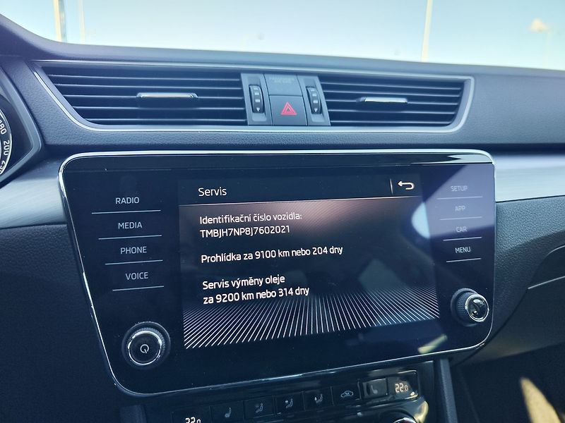 Škoda Superb 2.0 TDI/110kW Style DSG - fotka 21 z 32