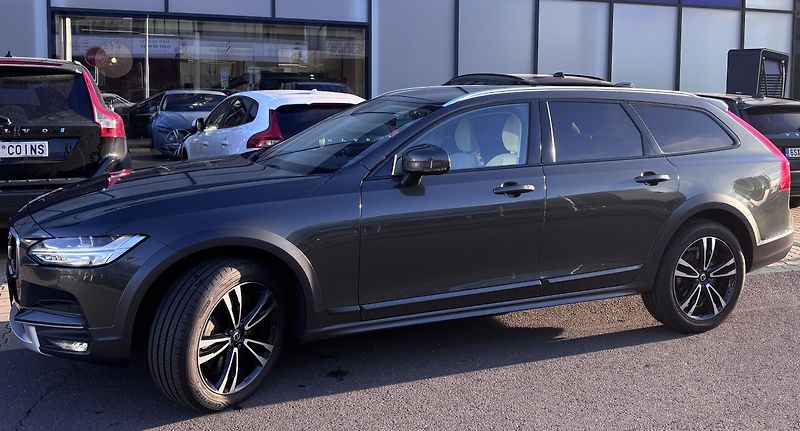 Volvo V90 (2018) 2.0 S90/ /147kW - fotka 3 z 19