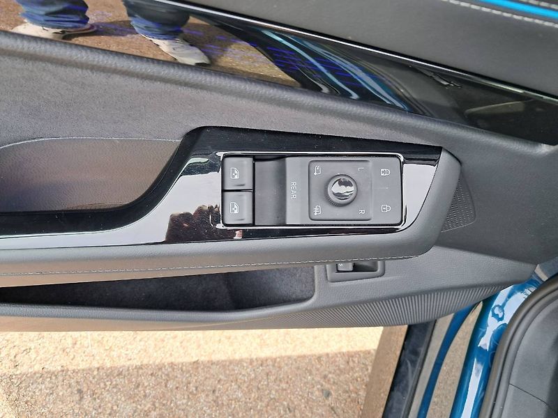 Volkswagen ID.7 (2023) Pro 210  kW , kap. 77 kWh - fotka 18 z 33