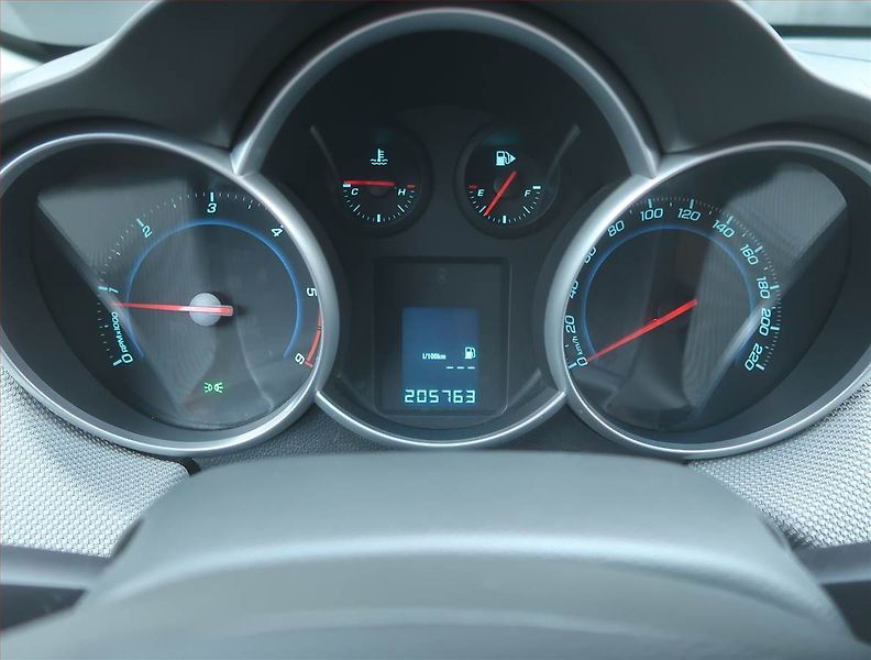 Chevrolet Cruze (2010) 2.0 VCDi, Tempomat - fotka 11 z 14