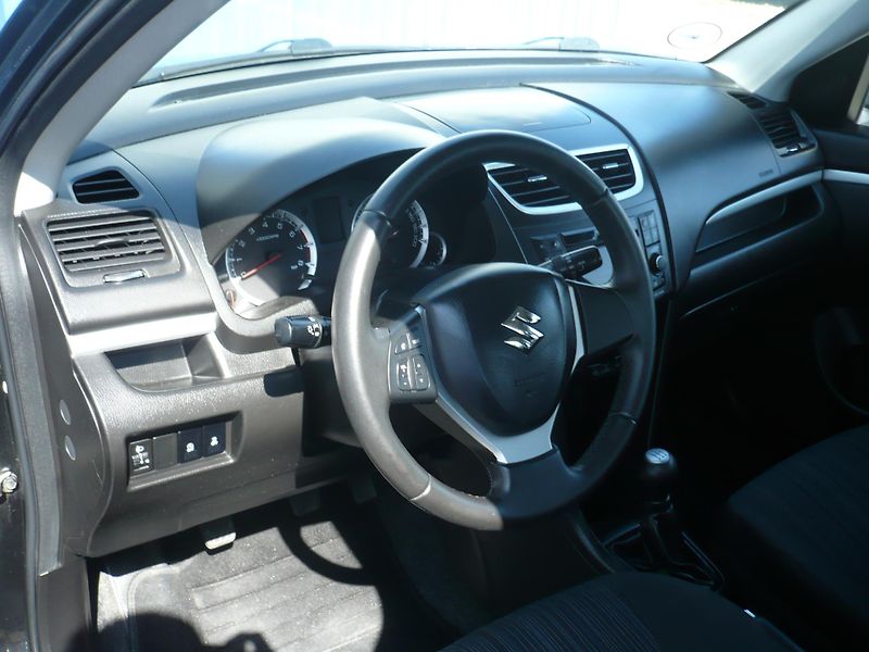 Suzuki Swift 1.2i 66Kw Klima - fotka 9 z 23
