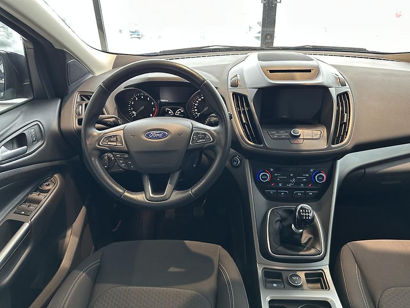 Ford Kuga Titanium 1.5 EcoBoost 150k man - fotka 11 z 26