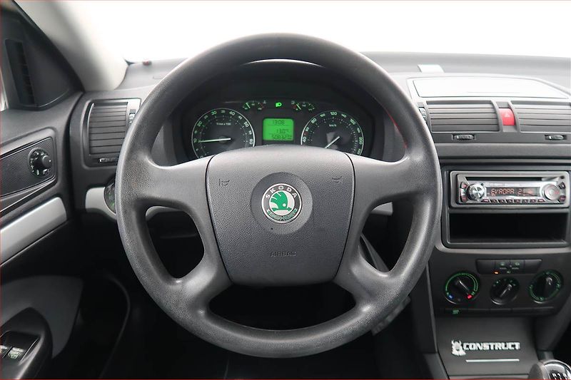 Škoda Octavia (2005) Ambiente 1.6, nová STK - fotka 14 z 14