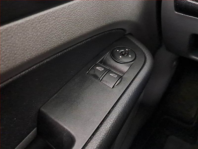 Ford Focus (2009) 1.6 16V, po STK, jezdí dobře - fotka 15 z 15