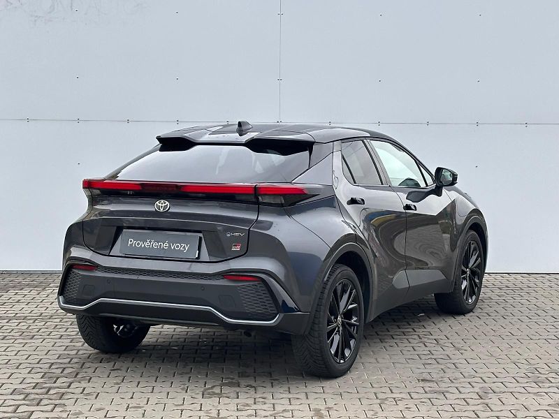 Toyota C-HR 2,0 HEV e-CVT GR Sport - fotka 2 z 29